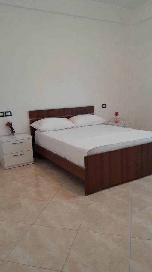 Casa Intera La Paghi Come Una Camera The Home With The Price Of A Room Durrës Buitenkant foto