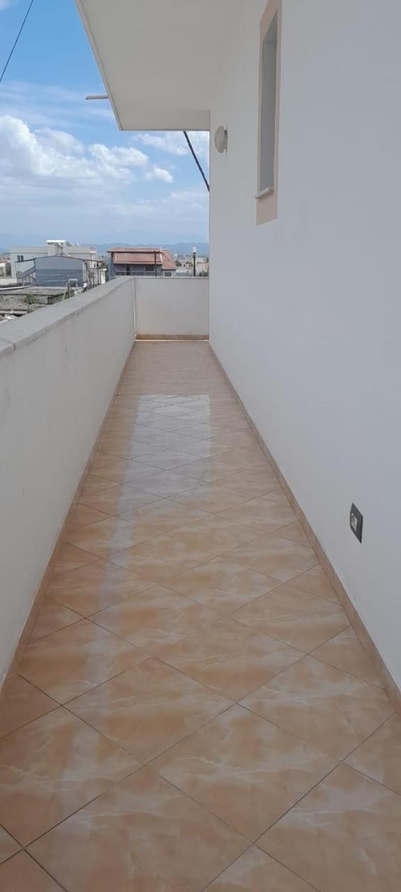 Casa Intera La Paghi Come Una Camera The Home With The Price Of A Room Durrës Buitenkant foto
